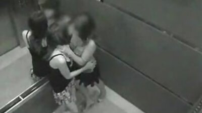 Due infermiere calde stanno leccando un cazzo davanti all'obiettivo della telecamera porno amatoriale it
