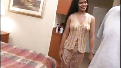 Una coppia arrapata ha messo la telecamera in camera da letto per filmare la copulazione film porno senza abbonamento